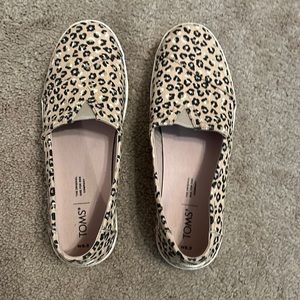 Tom’s slip on leopard print shoe - size 9.5 - worn once